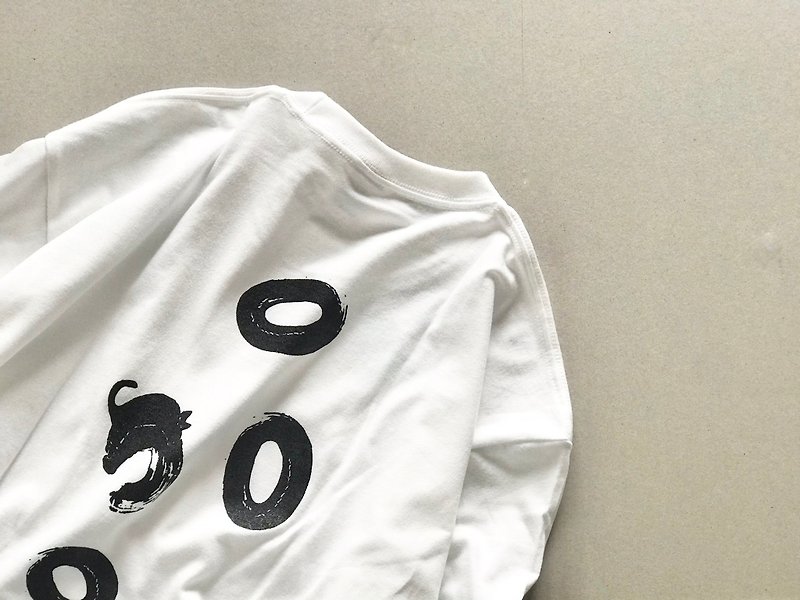 Big silhouette t-shirt / White / cat&donuts - 中性衛衣/T 恤 - 棉．麻 白色