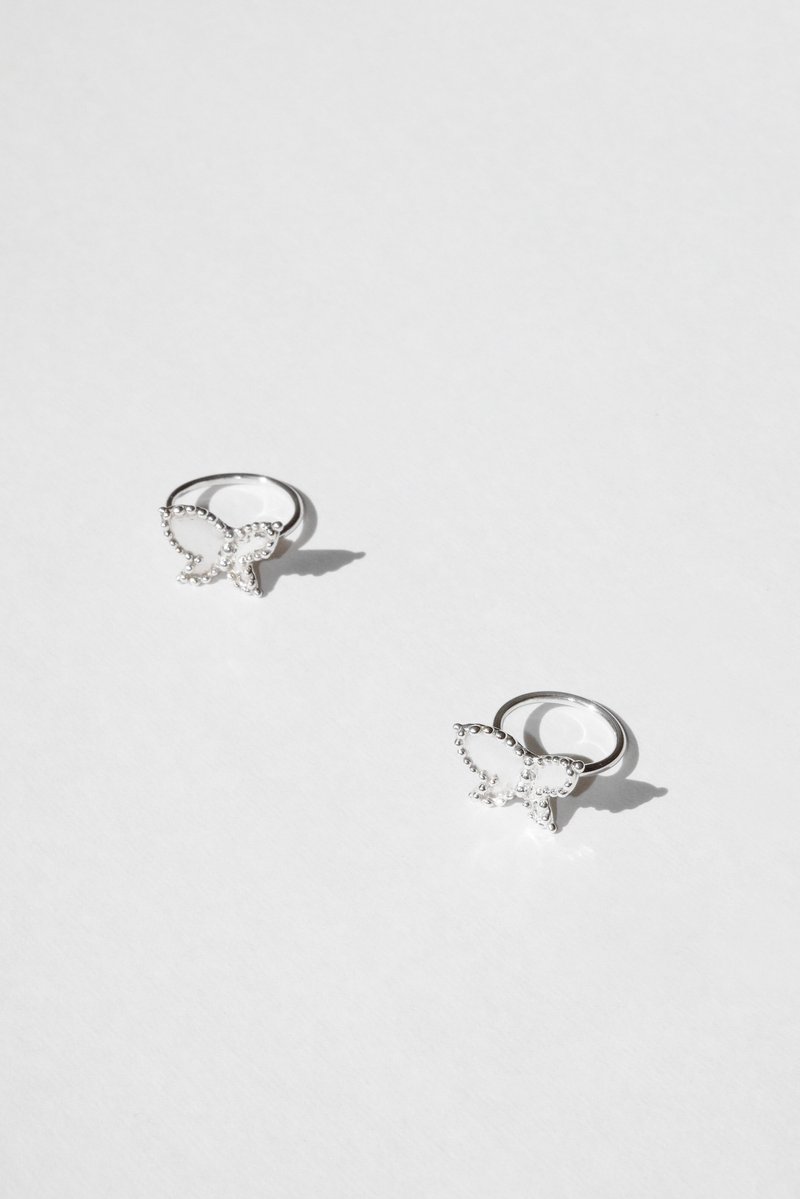 Ediths Butterfly Ring 伊迪絲的蝴蝶戒指 - 戒指 - 純銀 銀色