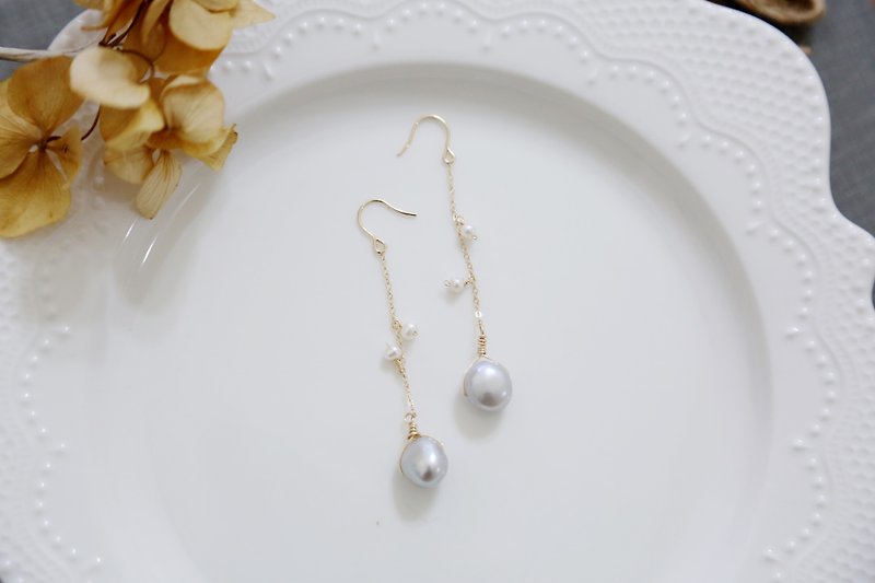 14KGは灰色の真珠の長いイヤリング│14KG/天然真珠を控えめ - ネックレス - 宝石 ホワイト