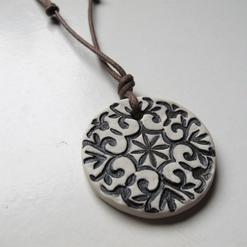 [Five Creative] - totem necklace - Necklaces - Pottery 