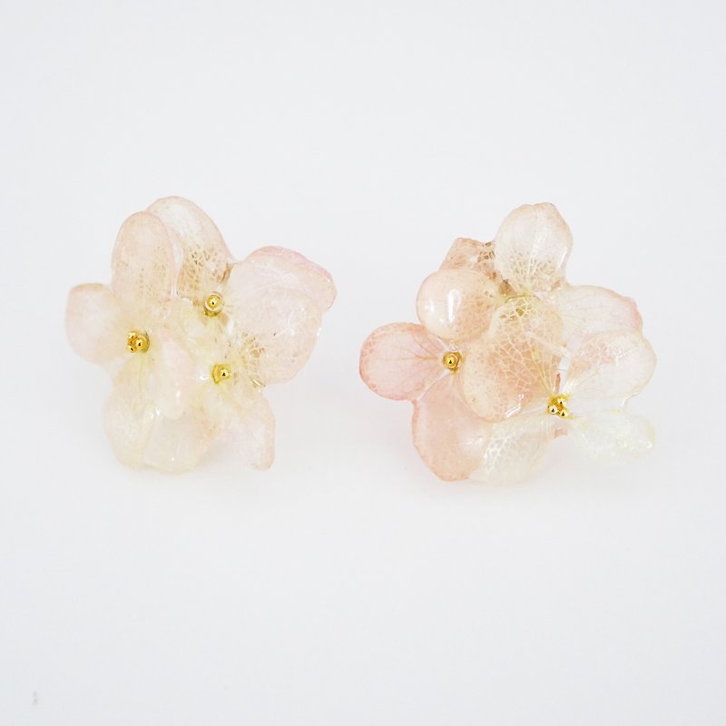 紫陽花のミニブーケ イヤリング  E-021/6 - 耳環/耳夾 - 樹脂 粉紅色