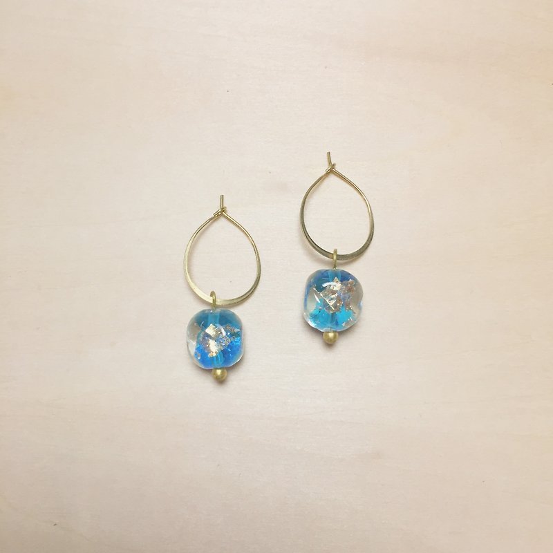 Retro sky blue round side square gold and silver foil glazed earrings - ต่างหู - กระจกลาย สีน้ำเงิน