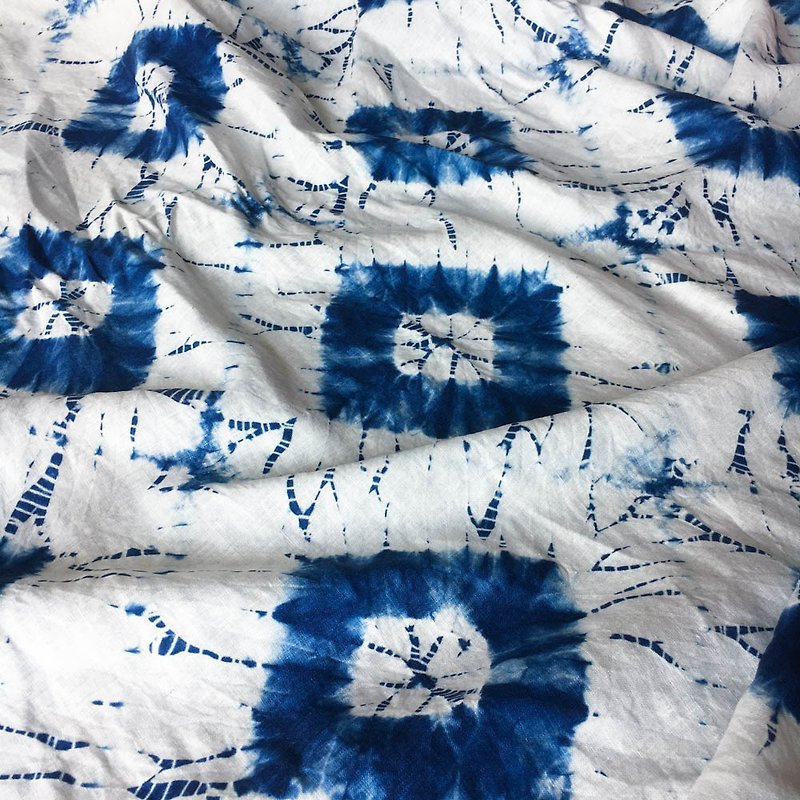 Blue dyed tie-dye diamond pattern linen fabric - เย็บปัก/ถักทอ/ใยขนแกะ - ลินิน 