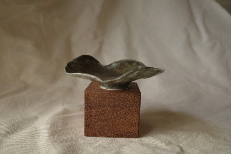 手捏波浪陶製小碟 有圈足 - 夏日池塘 - 豉油碟/小碟/醬油碟 - 陶 綠色