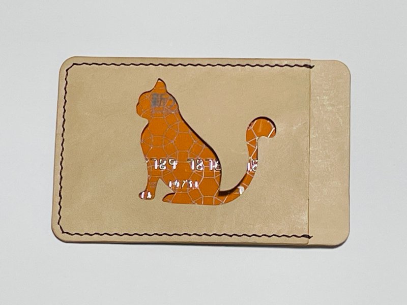 Cat silhouette card cover, document protective cover, identification card cover, original color vegetable tanned cowhide sewing - ที่ใส่บัตรคล้องคอ - หนังแท้ สีกากี