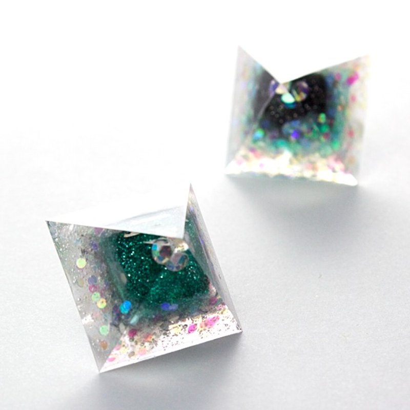 Pyramid earrings (Arctic Circle) - ต่างหู - วัสดุอื่นๆ หลากหลายสี