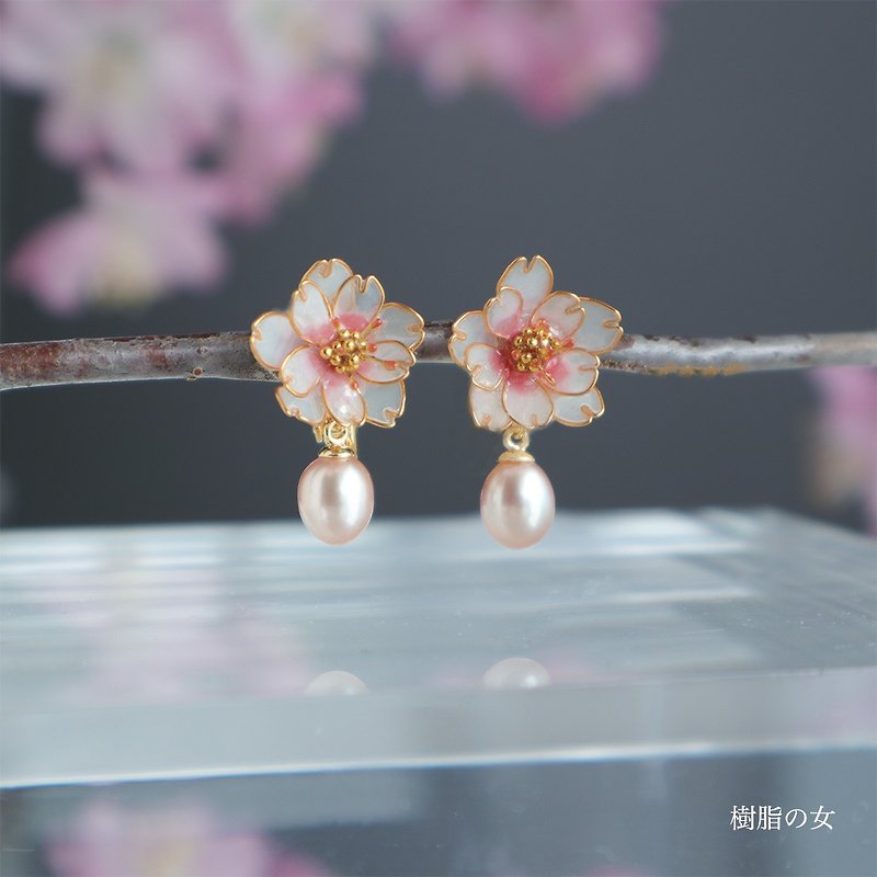 Limited quantity Freshwater pearl faintly scented cherry blossom earrings - Earrings & Clip-ons - Other Materials Pink