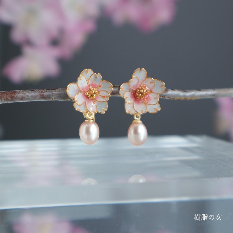 Limited quantity Freshwater pearl faintly scented cherry blossom earrings - ต่างหู - วัสดุอื่นๆ สึชมพู