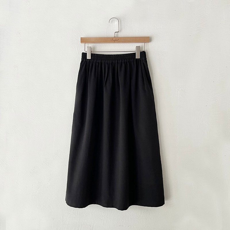 Unilateral split small A-line skirt (black) - Skirts - Cotton & Hemp Black