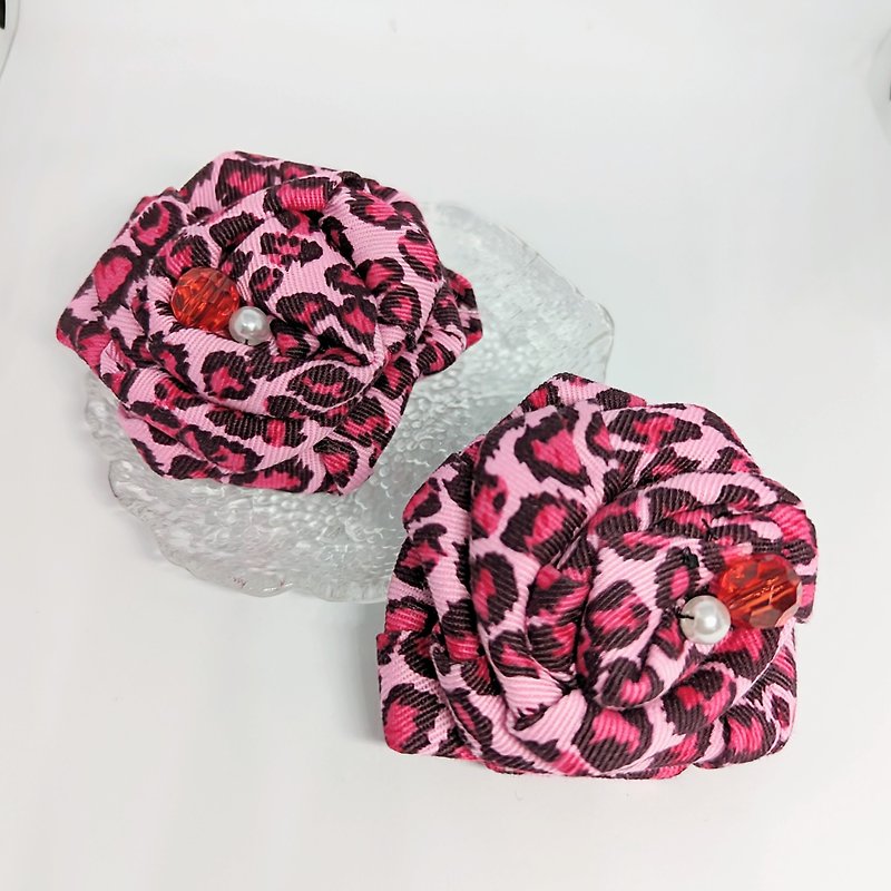 Large leopard print rose earrings - Earrings & Clip-ons - Polyester Pink
