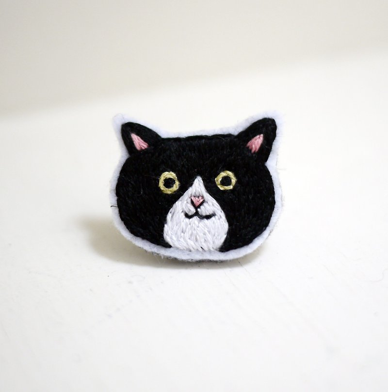 (With instructional video) Cat's emoji badge embroidery DIY kit-black and white milk - Knitting, Embroidery, Felted Wool & Sewing - Thread 