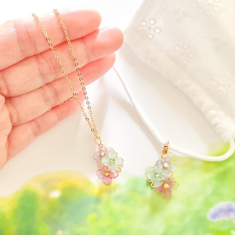 Hydrangea necklace mask charm set that changes color depending on temperature - สร้อยคอ - พลาสติก สีม่วง