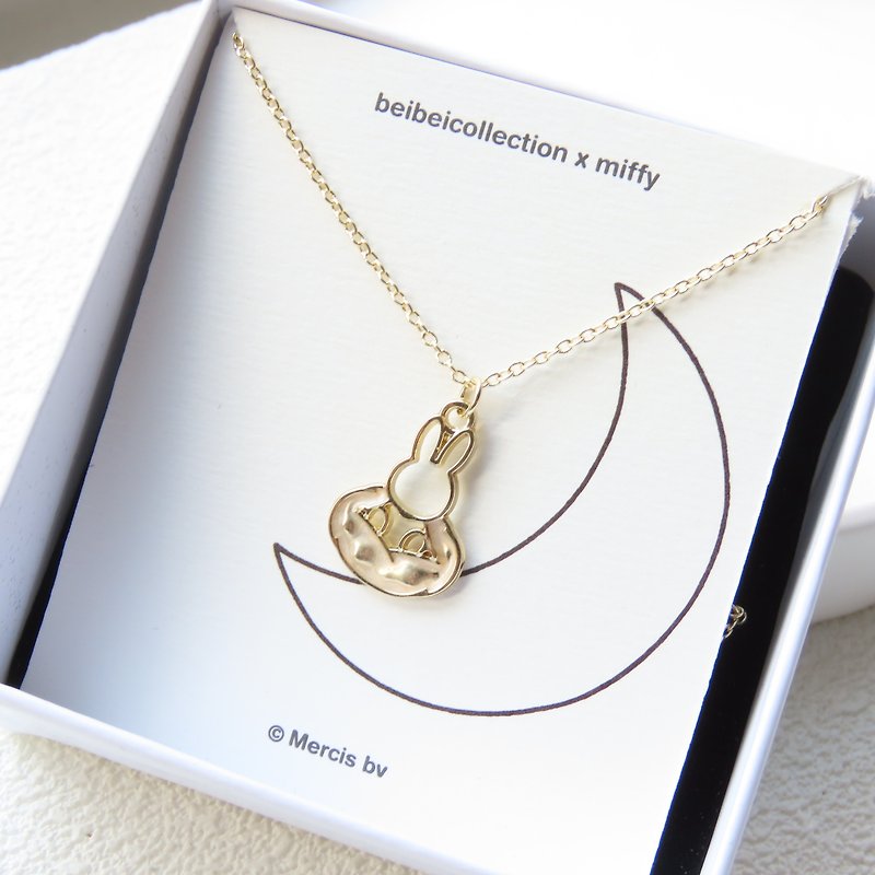 【Pinkoi x miffy】Miffy on Cloud | Necklace (gold) - Necklaces - Other Metals Gold
