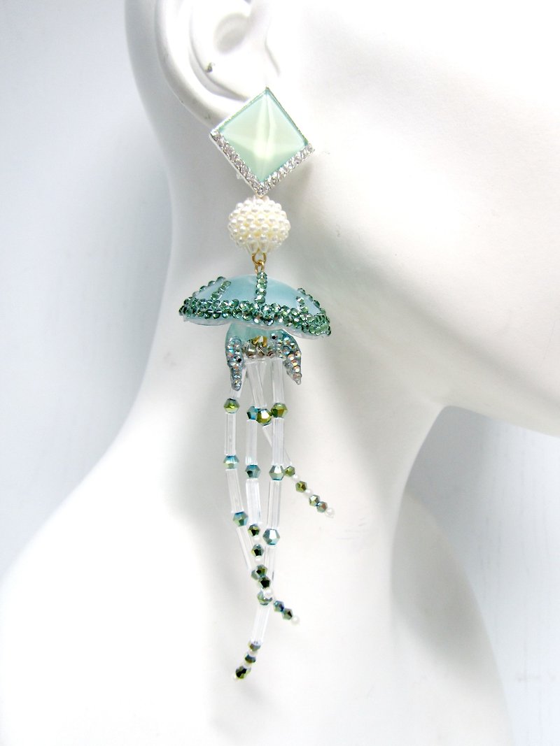 TIMBEE LO jellyfish crystal pearl earrings lightweight elegant fashion - ต่างหู - กระดาษ สีใส