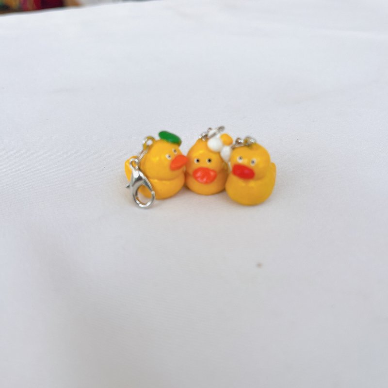 Clay Duck Keychain | Handmade Clay Keychain | Animal Keychain - 鑰匙圈/鑰匙包 - 黏土 