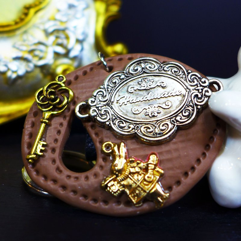[Saturn] Yuan imitation leather irregular shapes and elegant style matte light brown Alice in Wonderland collection keychain | Personalized Party Series: Alice's tears | [Saturn Ring] This is Party: Alice's tear | metal composite polymer clay creat - Keychains - Waterproof Material Khaki