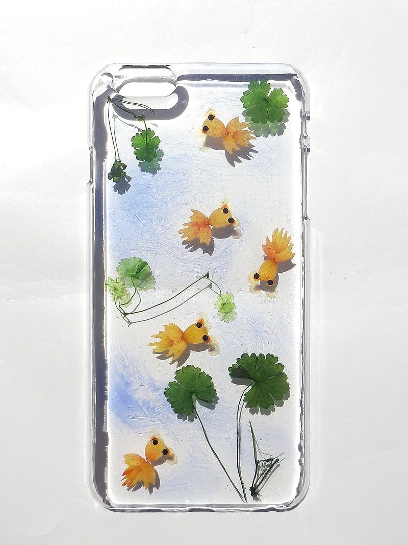 Handmade phone case, Pressed flowers phone case,  Bubble eye goldfis - เคส/ซองมือถือ - พลาสติก 