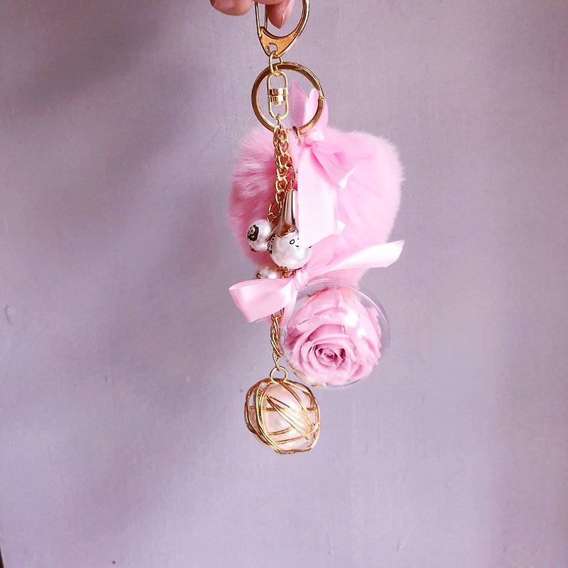 Pearl Eternal Flower Charm / Eternal Flower Keyring / flora flower - Wedding Accessories - ที่ห้อยกุญแจ - พืช/ดอกไม้ สึชมพู