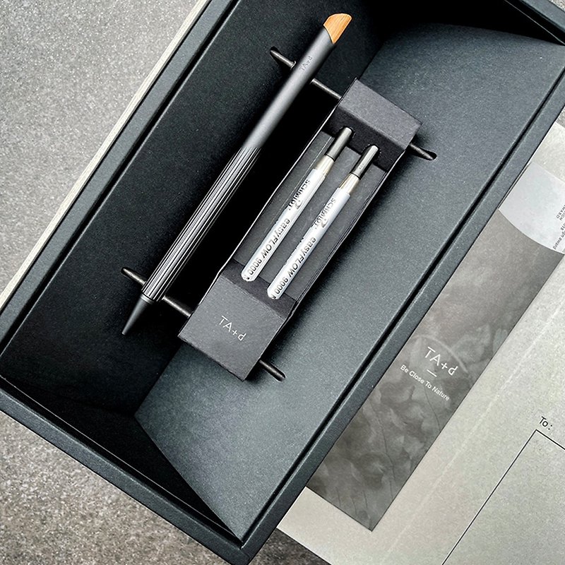 【TaG】Fiber燻竹原子筆 | 精緻禮盒組_ 原子筆+筆芯 - 鋼筆 - 鋁合金 黑色