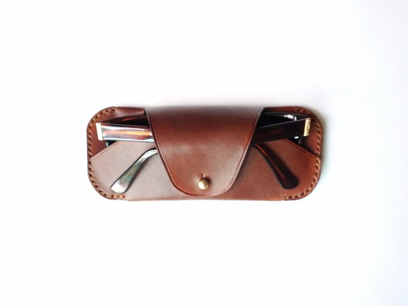 Customized Gift Sunglasses Case in Brown leather / spectacle case - แว่นกันแดด - หนังแท้ สีนำ้ตาล