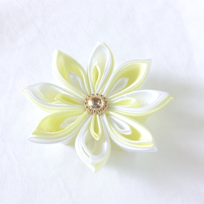 yellow and white Flower clip. Kanzashi Ribbon flower hair clip.  - Brooches - Silk Yellow