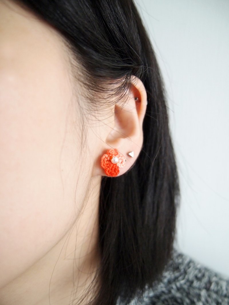 Japanese hand-woven lucky four-leaf clover gradient orange flower earrings BE027 - ต่างหู - กระดาษ สีส้ม