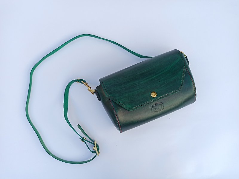 Hugins Fukukin Leather • Elegant Curve Shoulder Bag Carry-on Bag Vegetable Tanned Side Backpack Leather - Messenger Bags & Sling Bags - Genuine Leather Green