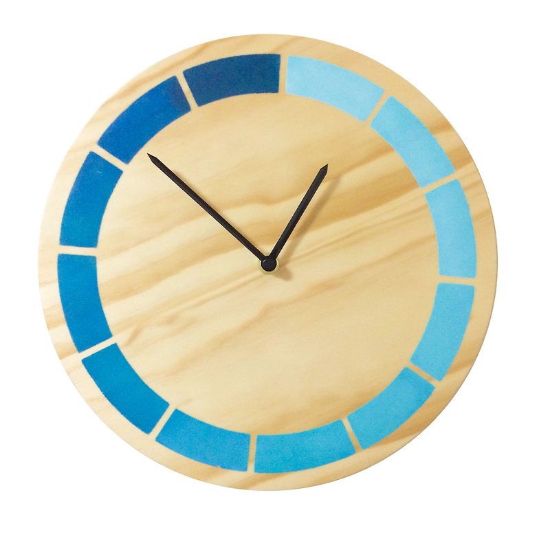 グラデーションブルーの丸太時計をデザイン - 時計 - 木製 ブルー