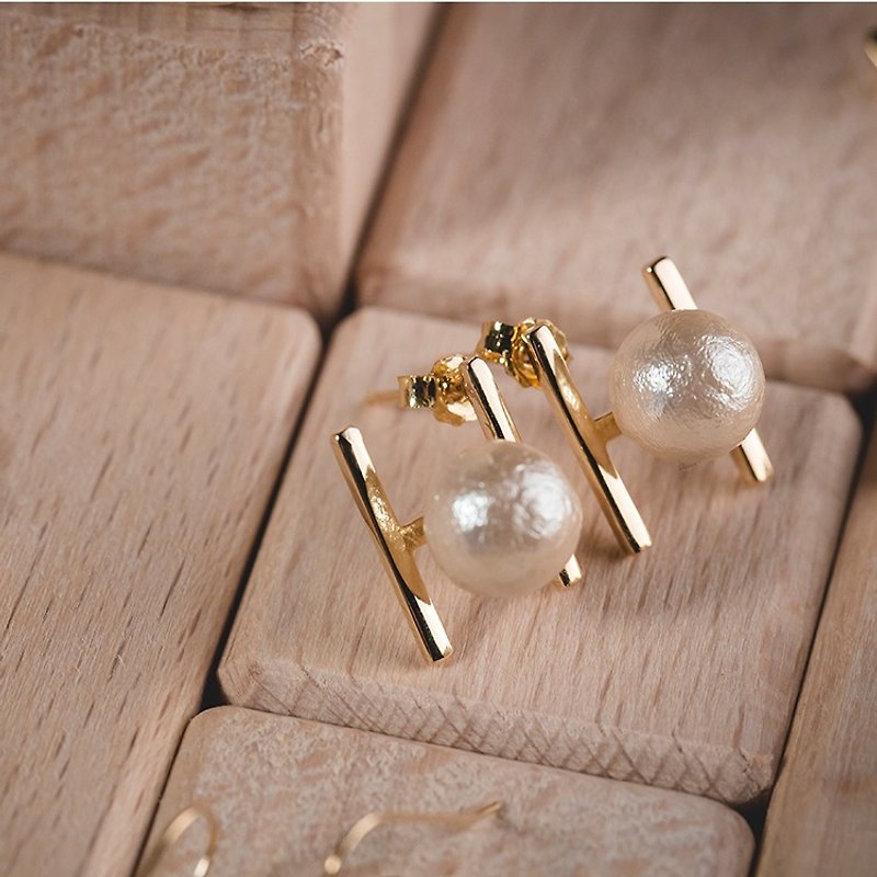 棉珍珠耳環 - Kite - 耳環/耳夾 - 其他金屬 金色