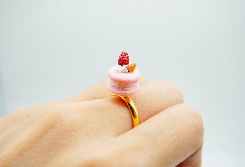 MoonMade 原創手工 袖珍水果馬卡龍戒指 微縮版馬卡龍胸針領針 6種口味 聖誕禮物 Miniature Fruits Macarons Finger Ring Sweet Birthday Gift - 戒指 - 黏土 多色