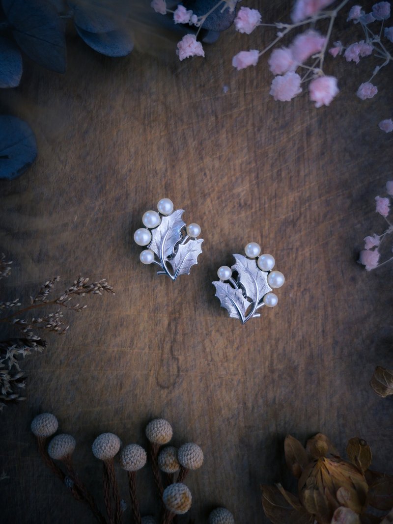 Trifari 冬青珍珠銀葉耳環—美國古董首飾 Vintage Jewelry - 耳環/耳夾/耳骨夾 - 其他金屬 銀色