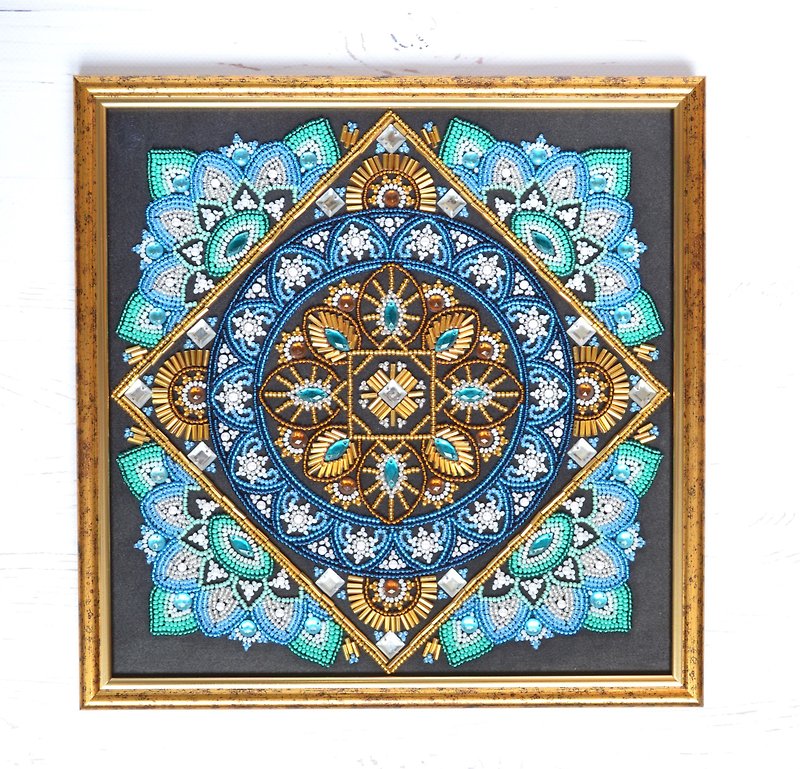 Mandala wall art, handmade bead embroidered framed picture - ตกแต่งผนัง - วัสดุอื่นๆ หลากหลายสี