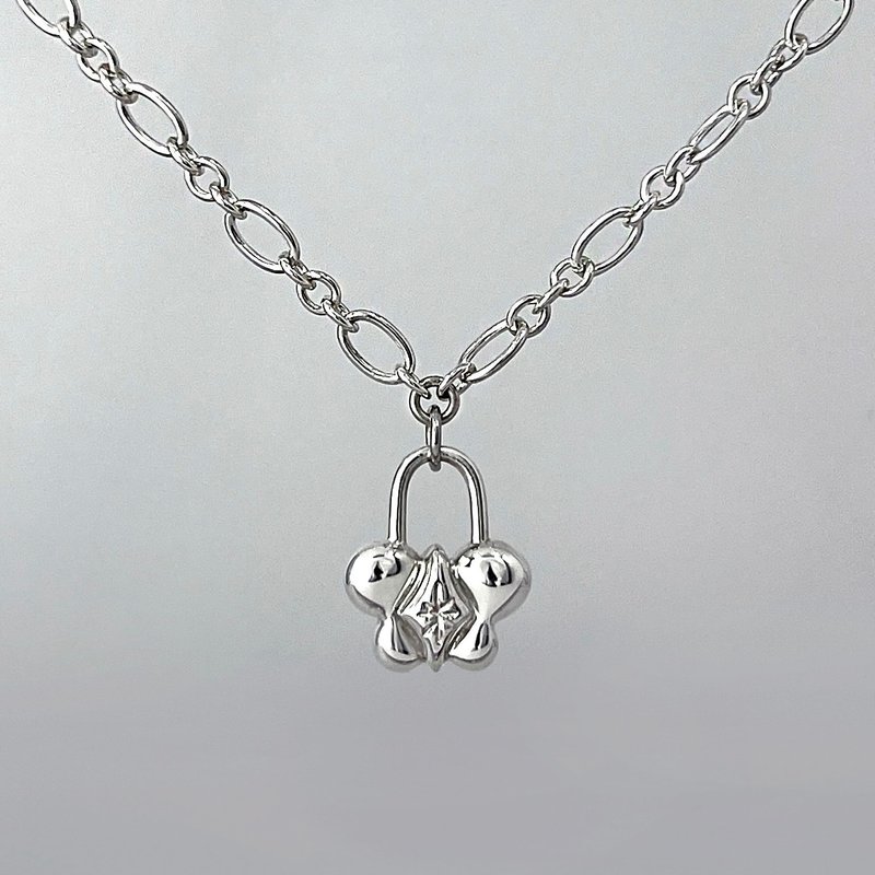 butterfly lock necklace - สร้อยคอ - เงิน ขาว