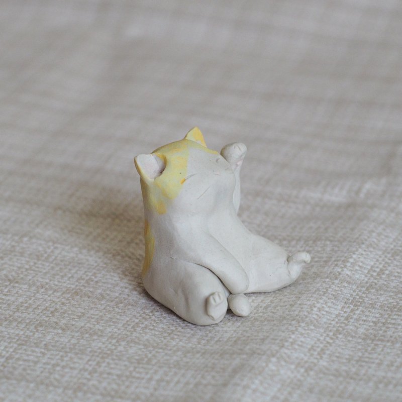 White & Orange ceramic Maneki Neko beckoning cat - 擺飾/家飾品 - 陶 橘色