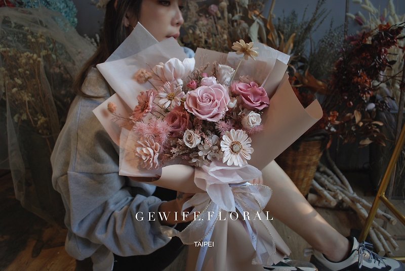 Rose Latte Immortal Bouquet/Birthday Bouquet/Promotion Bouquet/Gift/Proposal Bouquet - ช่อดอกไม้แห้ง - พืช/ดอกไม้ สึชมพู