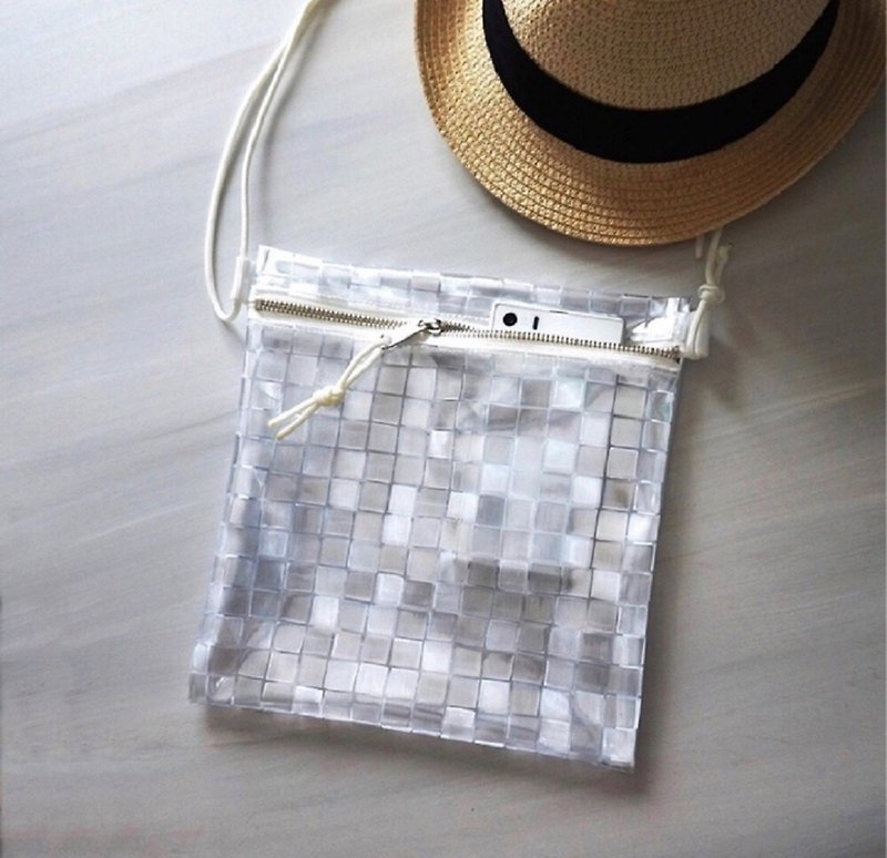 Cubic Transparent plastic bag Sacoshbag - กระเป๋าแมสเซนเจอร์ - วัสดุกันนำ้ สีใส