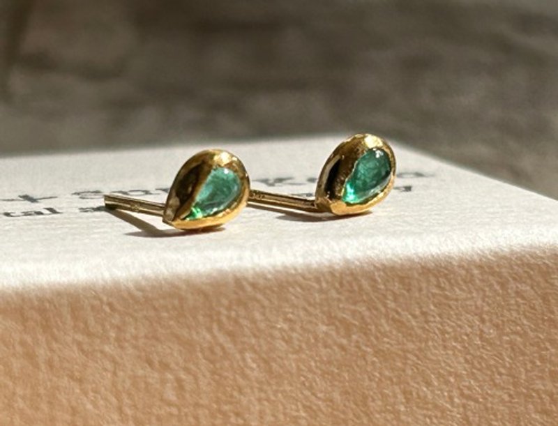 K24 Pure Gold+Emerald Natural Emerald 5×3.5mm Pear Shape◇Pure Gold Stud Earrings - ต่างหู - โลหะ 