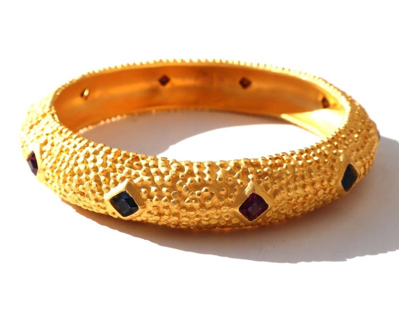 80s vintage gold tone emboss bangle - 手鍊/手環 - 其他材質 金色