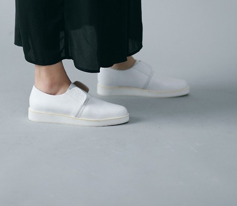 Facade structure without laces minimalist leather casual shoes white - Women's Casual Shoes - Genuine Leather White