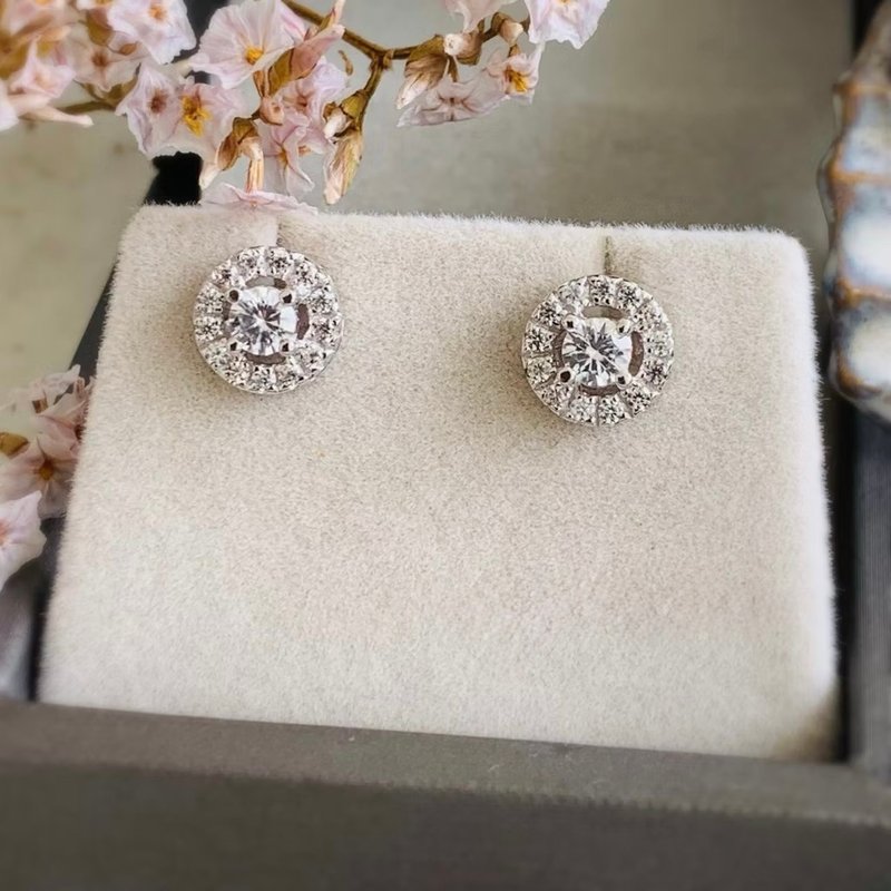 耳釘, 主石為 4 毫米圓形切割白色鋯石, 周圍環繞 1.5 毫米白色鋯 - 耳環/耳夾/耳骨夾 - 半寶石 透明