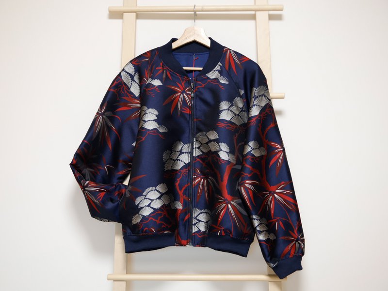 Crew neck jacket with KABUKI woven pattern - Women's Casual & Functional Jackets - Silk Multicolor