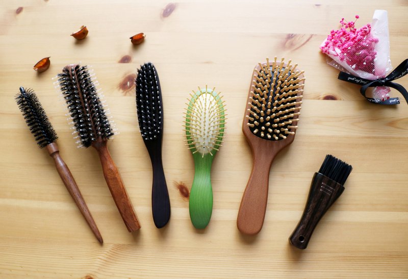 [Lucky Bag] Madoka Glowing Gold Comb 6 in a group (last 2 groups) - Makeup Brushes - Wood 