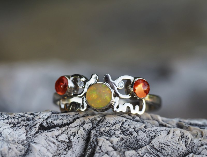 Gold Elephant ring with opal, sapphires and diamonds - 戒指 - 貴金屬 金色