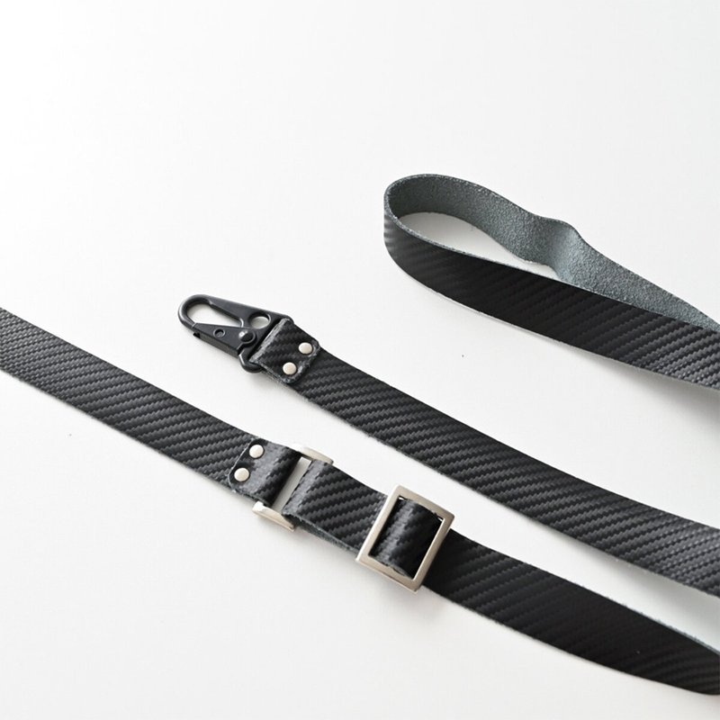 スマホショルダー 長さ調節可能 ロング ストラップ 幅広 イタリアンレザー 【 カーボン ワイド 】 ショルダーストラップ スマホケース メンズ CH01M - スマホケース・カバー - 革 ブラック