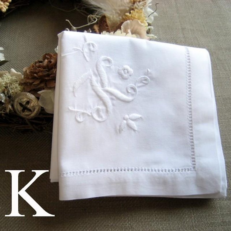 Aging手刺繍イニシャルハンカチ　ホワイトK - 其他 - 棉．麻 白色