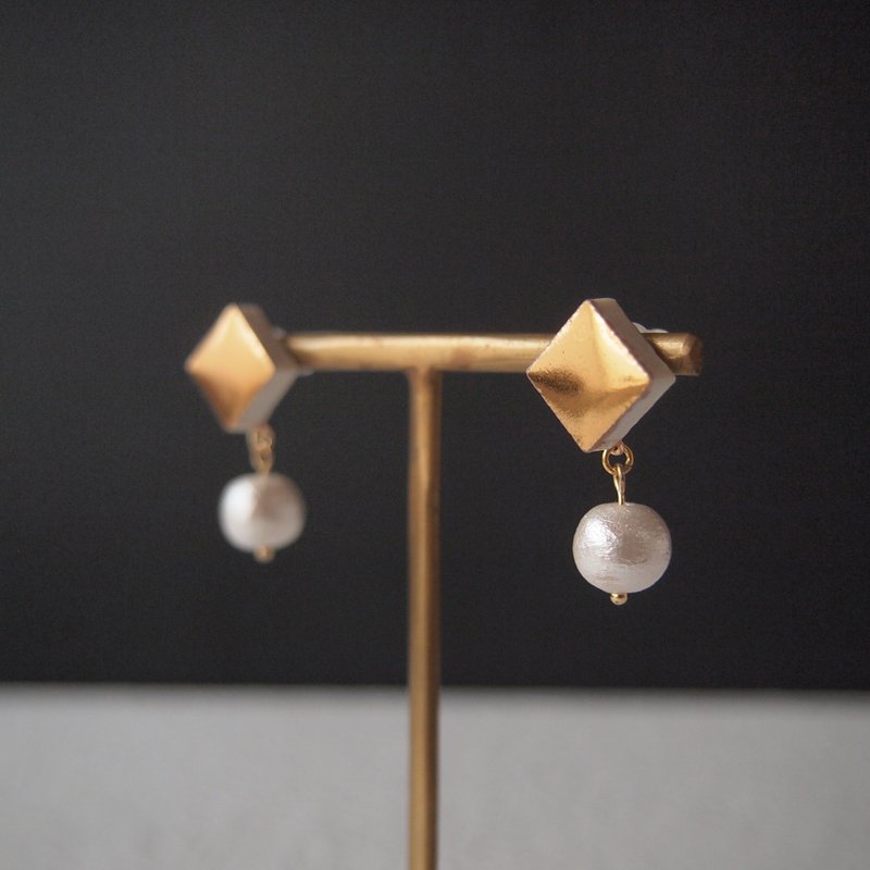 Square Mino ware gold x pearl earrings / Clip-On - ต่างหู - เครื่องลายคราม สีทอง