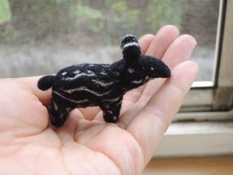Mini Malay Tapir Baby Necklace - สร้อยคอ - ขนแกะ สีดำ