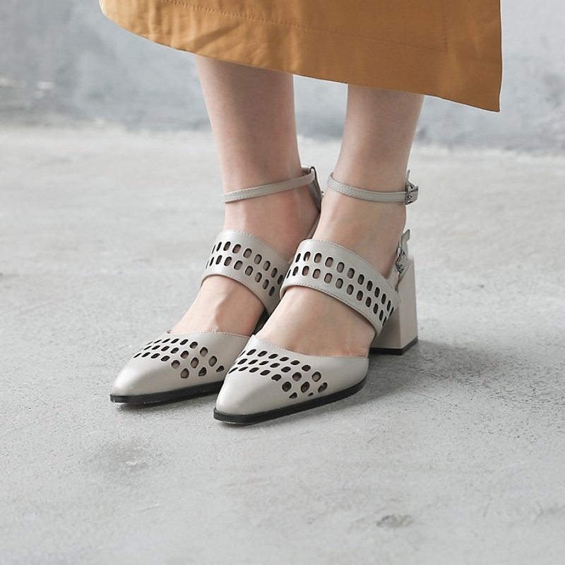Elliptical openwork square with pointed shoes apricot - รองเท้ารัดส้น - หนังแท้ สีกากี