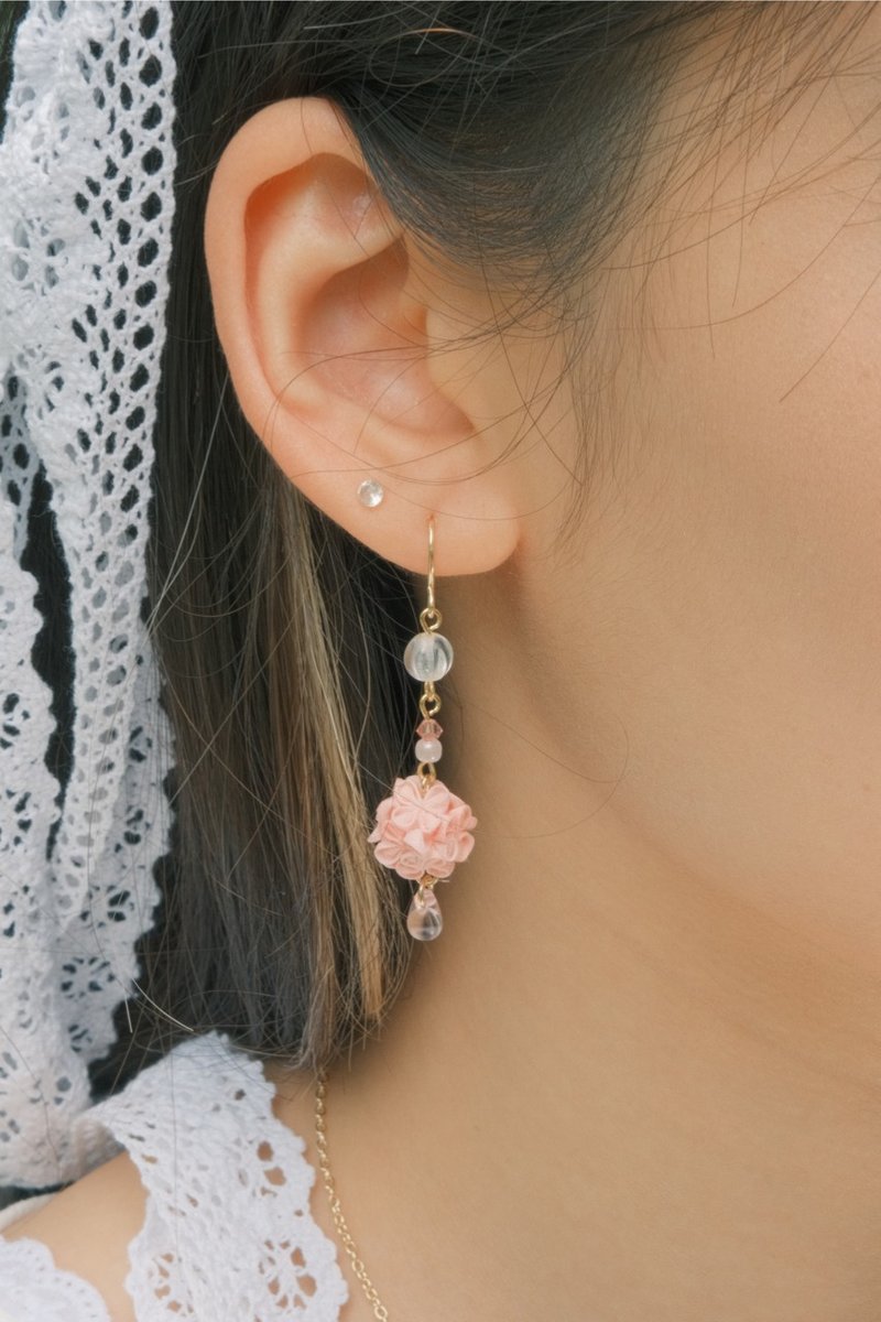 Purple handmade hydrangea earrings - ต่างหู - ผ้าไหม หลากหลายสี