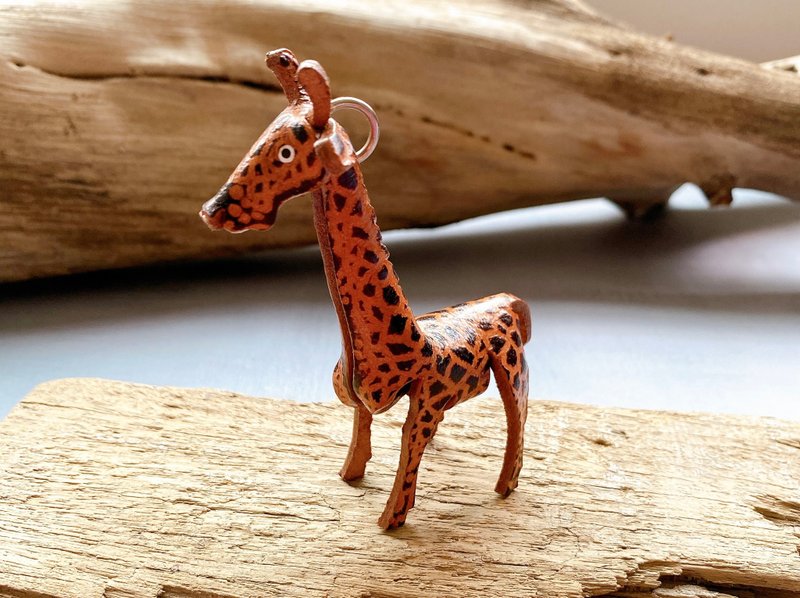 Leather carving products---Giraffe - ที่ห้อยกุญแจ - หนังแท้ หลากหลายสี